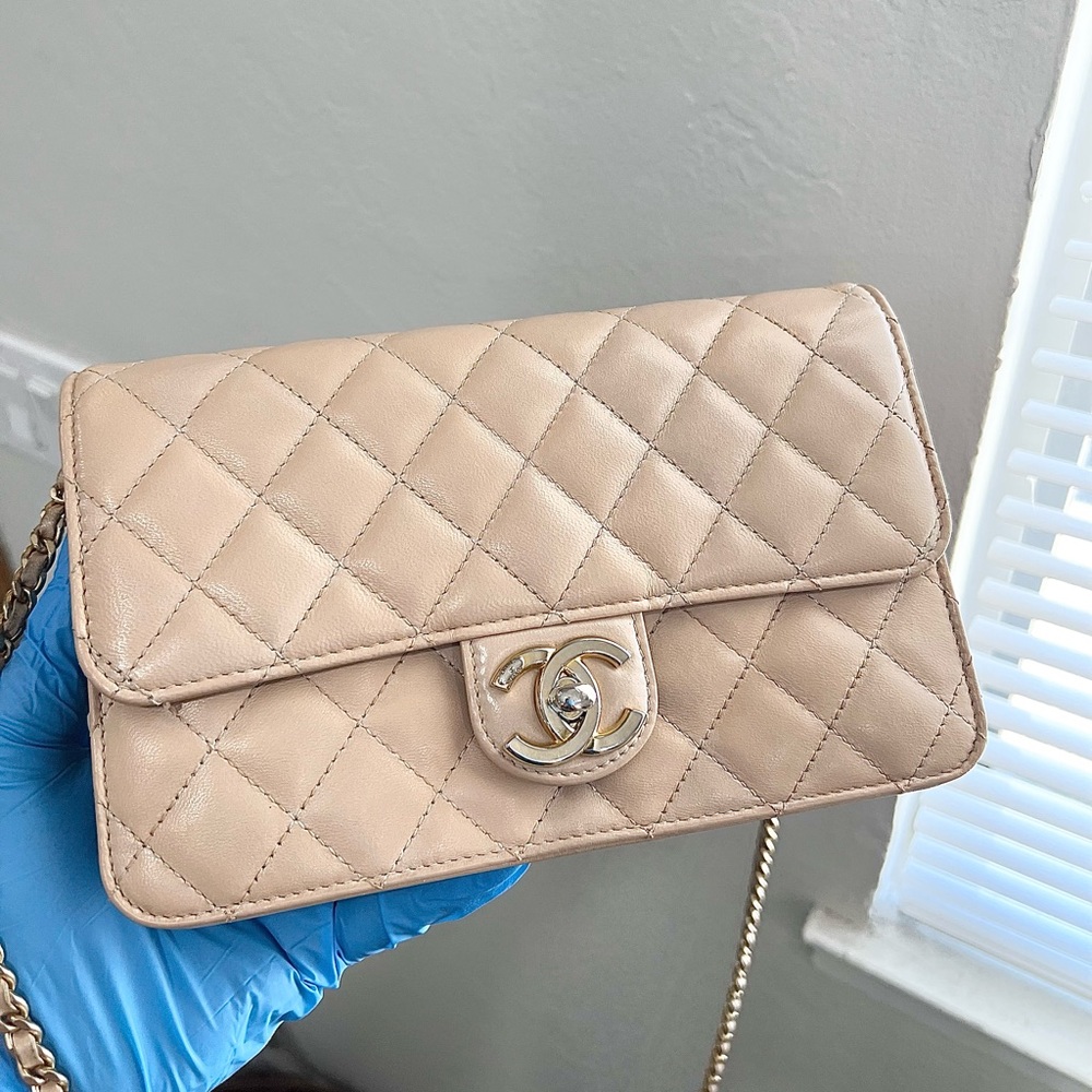 Chanel CC Flap Crossbody Bag - Picture 1 of 11